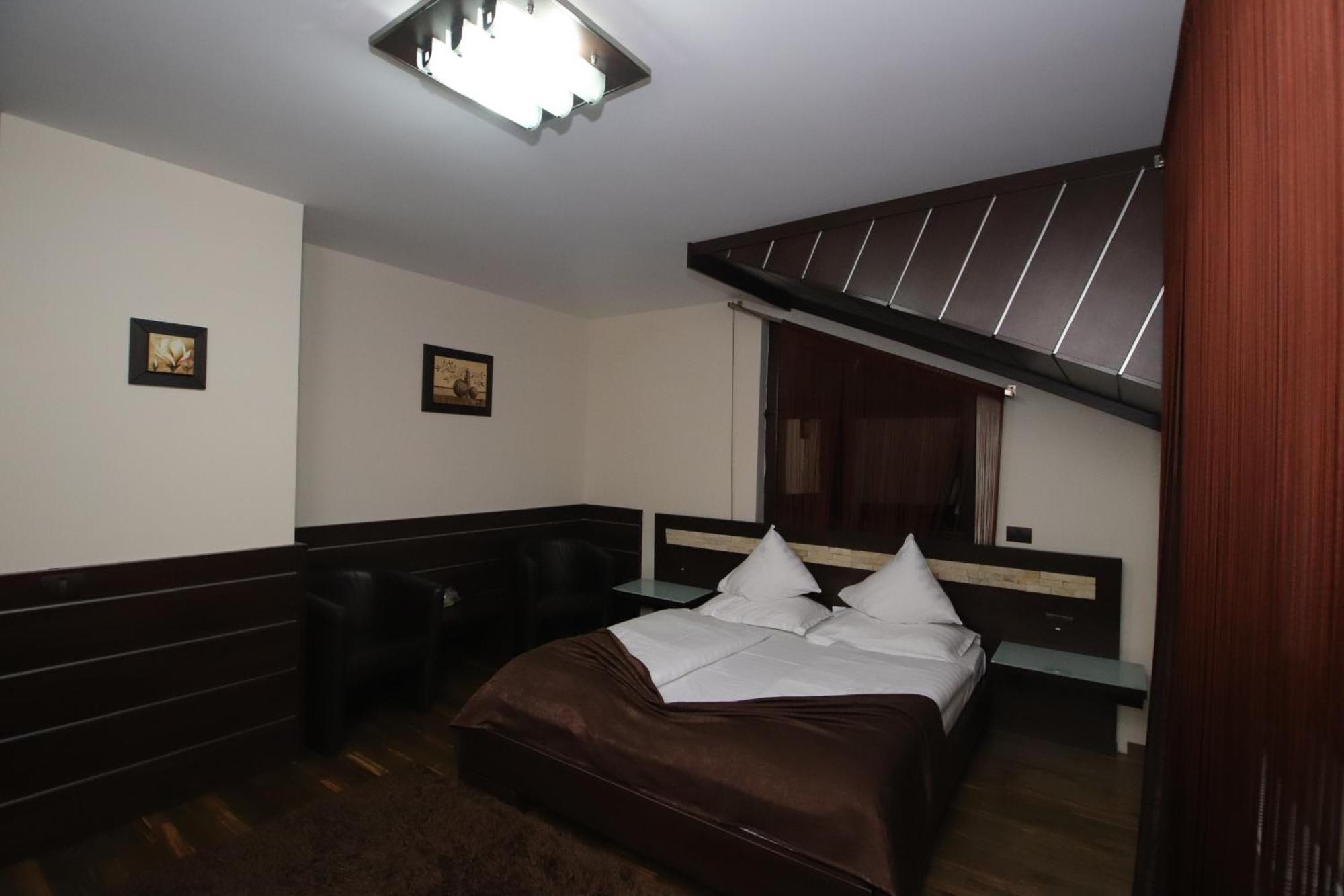 Complex Cochet Hotel Buşteni Exterior foto