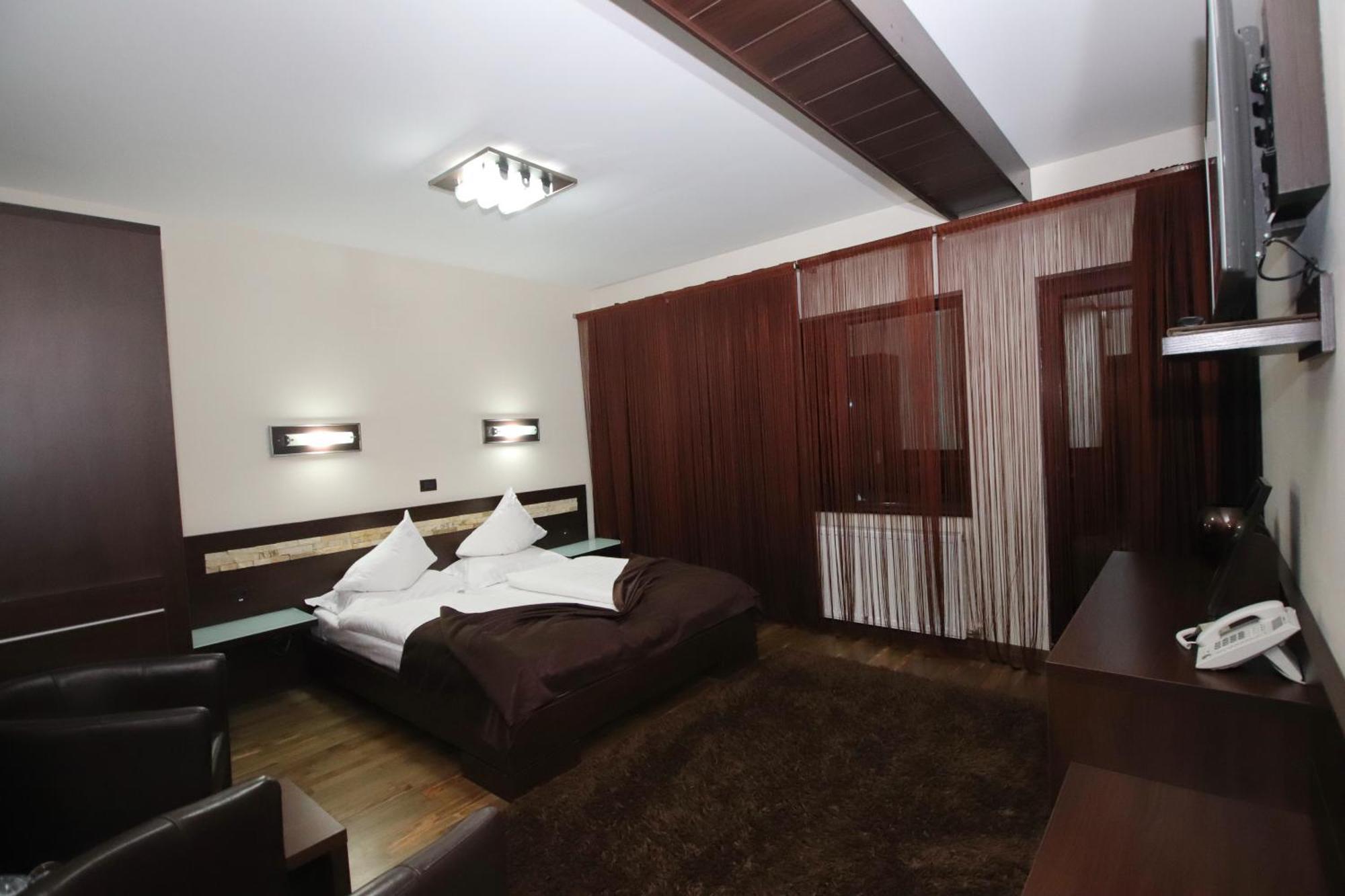 Complex Cochet Hotel Buşteni Exterior foto